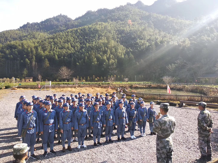 井岡山上瑞榮精英團(tuán)進(jìn)行集體操練